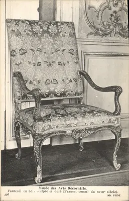 Fauteuil en bois sculpté et doré — Musée des Arts Décoratifs — n° 396
