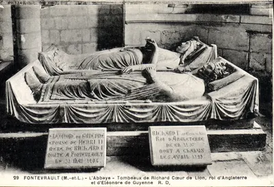 Tumbas de Ricardo Coração de Leão e de Eléonor de Guiena em Fontevraud — R. Doriane, editor Tours