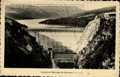 O grande Barragem de Sarrans (Vista a jusante) — Foto Heilias, editor desconhecido