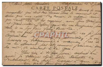 Donna con cappello nero che tiene una bandiera francese — Vive la France! — Cartolina postale — Verso