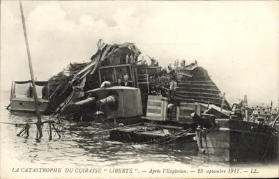 La catastrophe du cuirassé "Liberté" — Après l'explosion — LL. — 25 septembre 1911