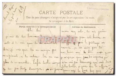 Músico com acordeão — ao ar livre perto de uma parede de pedra — editor V. Daron (Doubs) — Verso