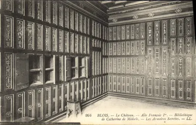 Blois — O Castelo — Ala de Francisco I — Biblioteca de Caterina de Médicis — As Armários Secretos — LL. — N° 2664