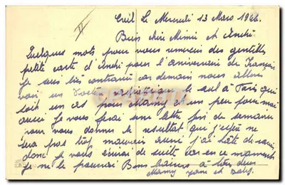 Dois crianças na floresta — uma criança faz um arco, a outra segura um hula-hoop — texto multilíngue (francês, holandês, alemão) — editor não identificado — Verso