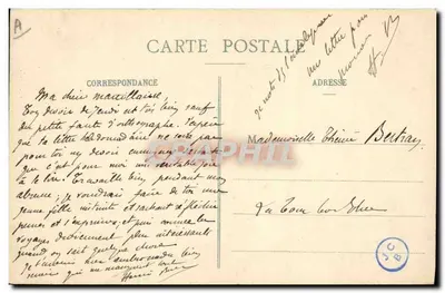Mulher usando um chapéu com grande laço — Angers — Coiffe d'Anjou - L. V., pbot. — Verso