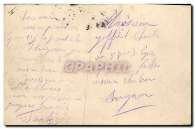 Cinq soldats en uniforme — cour d'un bâtiment avec palmier — éditeur non visible — Verso