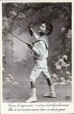 Child flying a kite — A-N Paris, n° 600