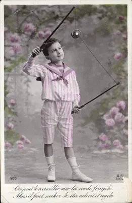 Child playing with a yo-yo — Paris — AN, No. 600