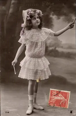 Girl in embroidered dress jumping rope — Bonne Fête — unknown publisher, no. 714