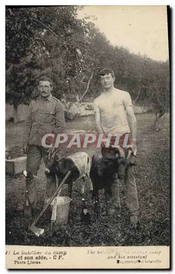 Le boucher du camp et son aide — Photo Llores — n°1