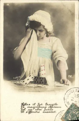 Menina brincando com um castelo de cartas — Stebbing pb. — Editor: F.K.