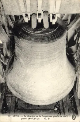 Sens — O Bourdon da Savinienne fundido em 1560, pesando 16.000 kg — G. P.