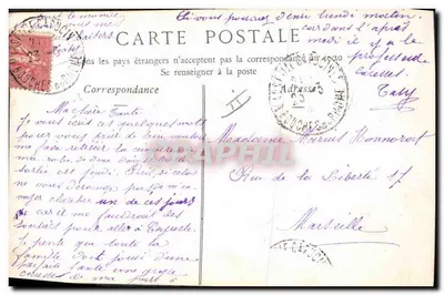 Kobieta trzymająca dwa maski — Parthenay — N.D. Fotografia — Rewers