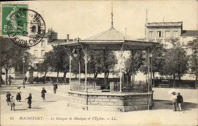 Rochefort — El Kiosco de Música y la Iglesia — LL.
