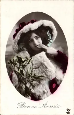 Femme en manteau fourré et chapeau de fourrure — Bonne Année — Paris 425