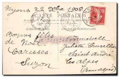 Fille en robe et écharpe de fourrure — tenant un bouquet de houx — texte 'Joyeux Noël' — éditeur non identifié — Verso