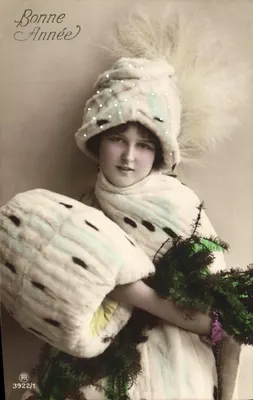 Jeune femme en bonnet à plumes — Bonne Année — éditeur RR n° 3922/1