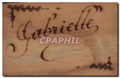Gabrielle — carte postale en bois