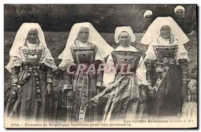 Mulheres de Brignogan vestidas para uma procissão — As Coifas Bretãs (Coleção F. H.) — n° 578