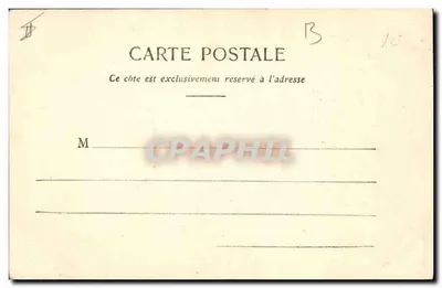 Due giovani donne — una in uniforme militare, l'altra in abito elegante — edizione A. Marguerite, Nancy — Verso