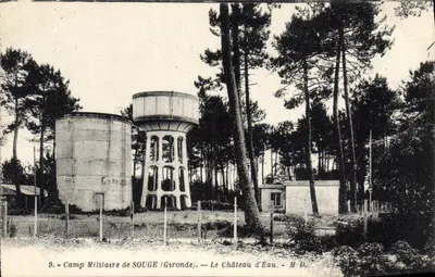Campus Militar de SOUGE (Gironde) — O Castelo de Água — M.D.