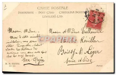 Menina sentada em um tronco de árvore — decoração floral — editor M. M. Vienne, n° 223 — Verso