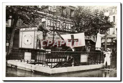 Điểm cứu thương trong một trạm tàu điện ngầm — Bastille — Nhà xuất bản S.T.L. ISSY - PARIS
