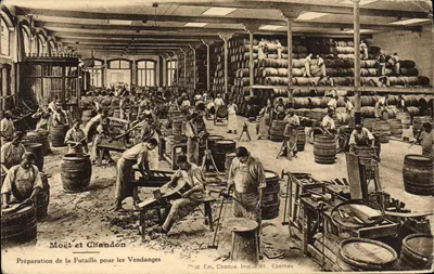 Préparation de la futaïlle pour les vendanges — Moët et Chandon — Phot. Em. Choque, Imp. Edil. Epernay
