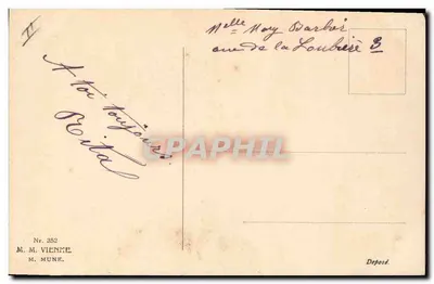 बाला फूल के साथ एक युवा महिला — एम. एम. मंक, संख्या 352 — प्रकाशक एम. एम. वियेन — पीछे