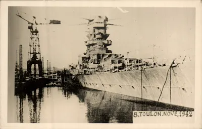 Navio de guerra em Toulon — 8 de novembro de 1942 — Carta postal