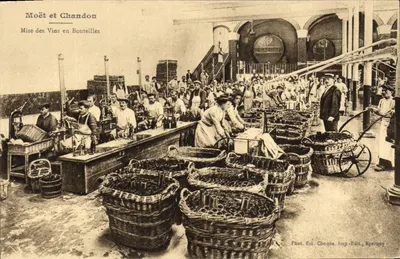 Moët et Chandon — Colocação de Vinhos em Garrafas — Fot. Em. Choque, Imp.-Edit., Epernay