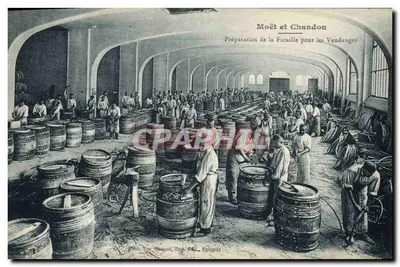 Moët et Chandon — Preparação da Futaille para as Vendanges — Fot. Em. Ghagoub, Imp. E. Epernay