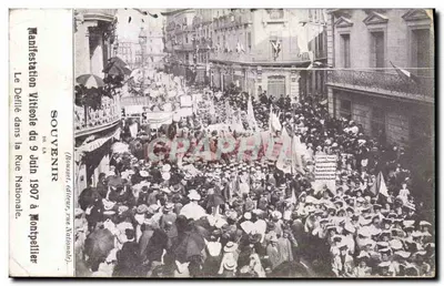 Manifestation Viticole du 9 Juin 1907 à Montpellier — Défilé dans la Rue Nationale — Souvenir, éditeur Flousset