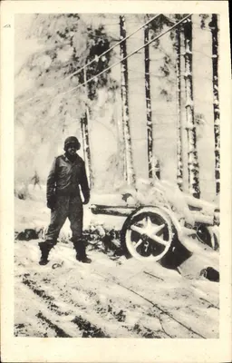 Soldado americano diante de um canhão alemão capturado — Champs — Edição Séminaire, Bastogne