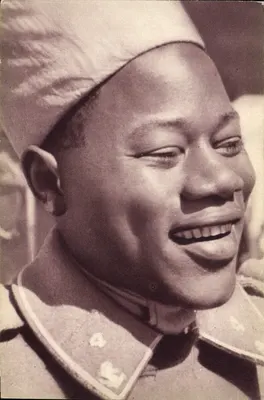 Tirailleurs sénégalais — soldat en uniforme — Georges Lang, Paris