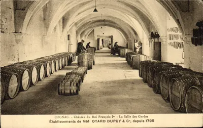Cognac - Schloss des Königs François I. - Die Wachstube — Einrichtungen der Herren Otard Dupuy & Co. seit 1795