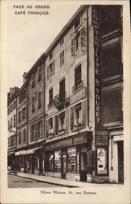 Face au Grand Café Français — rue Pasteur, 10 — Phot. Combier
