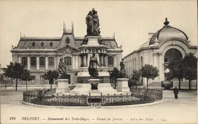 Belfort — Monumento dos Três-Sentados — Palácio de Justiça — Sala das Festas