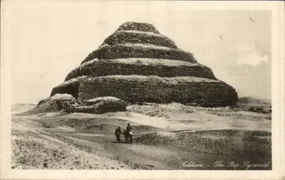 Sakkara — A Pirâmide em Escalões