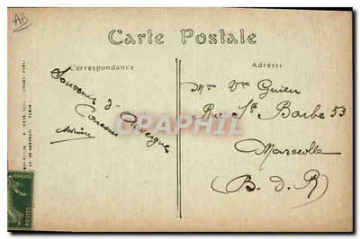 Contadina d'Avignone — in abito tradizionale davanti a una porta di legno — ND Phot. — Verso