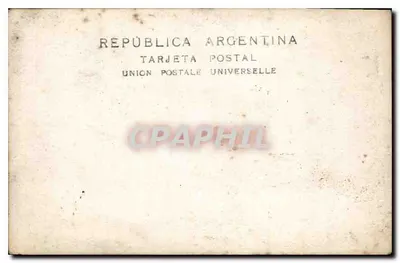 Rodzina przed ogrodzeniem z falistej blachy — Republika Argentyńska — Rewers