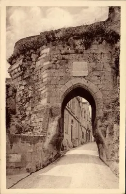Bourg-sur-Gironde — Porta denominada Batailleyre do século IV — Carte postale