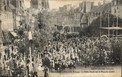 Guingamp — Fête de la St-Loup — La Polka finale sur la Place du Centre — Dalattre, phot.-édit., Guingamp
