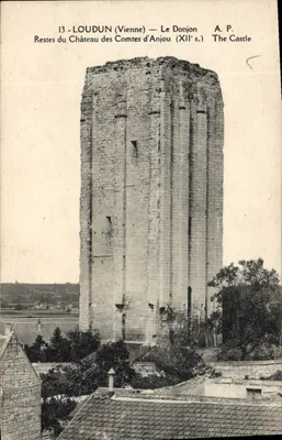 Loudun (Vienne) — O Donjon — Restos do Castelo dos Condes de Anjou (século XII) — A.P.