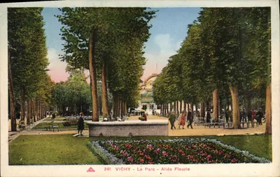 Vichy - Le Parc - Allée Fleurie — éditeur A.P.A. n° 241