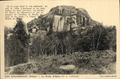 Les Echarmeaux (Rhône) — La Roche d'Ajoux (973 m. de altitude) — Fot. Combier Macon