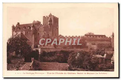 Beynac — Vista da Entrada do Castelo Feudal (na Dordogne)