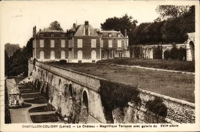 Chatillon-Coligny (Loiret) — O Castelo — Magnífica Terraza com galeria do século XVII