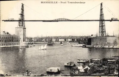 Marseille - Ponte Transbordeur — vista do porto com barcos e guinchos