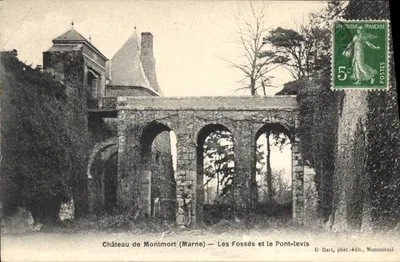 Castelo de Montmort (Marne) — Os Fossos e o Ponte-Levi — G. Dart, fot.-edit., Montmirail